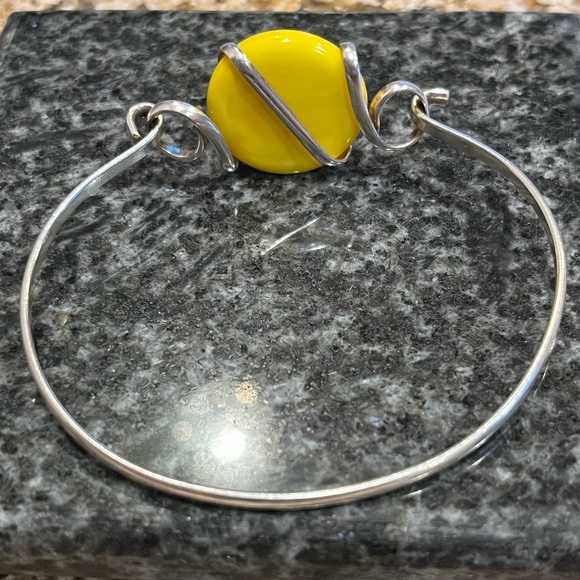 Silver tone and yellow glass bracelet - Picture 2 of 3